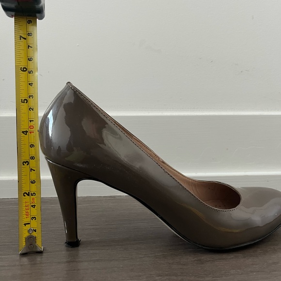 Taupe leather heels - Picture 2 of 5